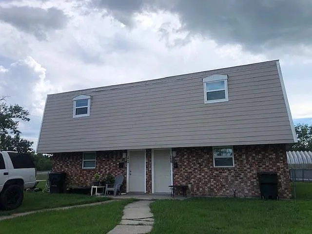 3 bed, 1.5 bath, 1300 sqft, $1,600 — Photo 1