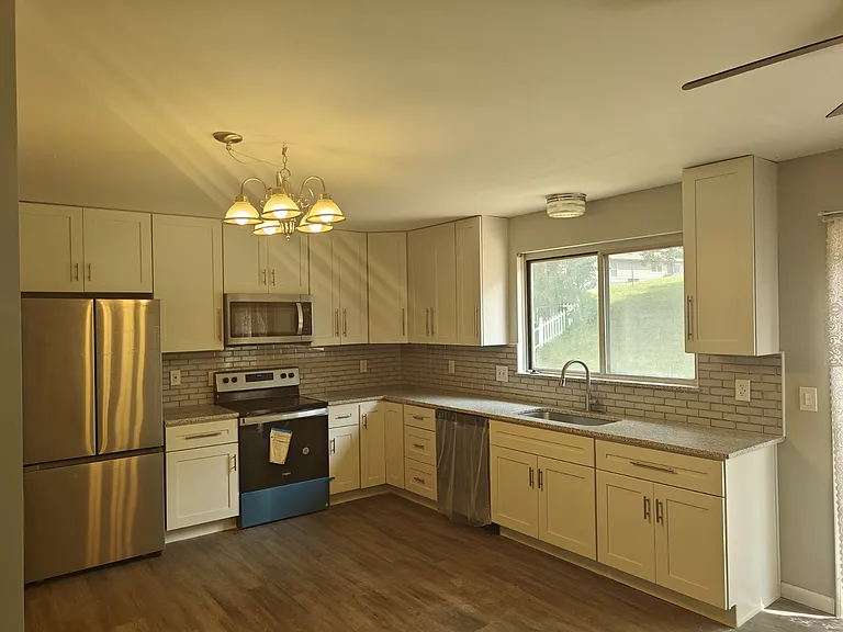 120 E Ravine Ave — Photo 3