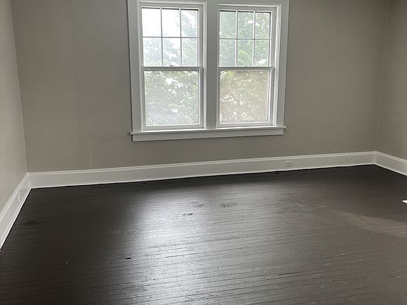 2nd image of 136 Westminster Ave APT 2
