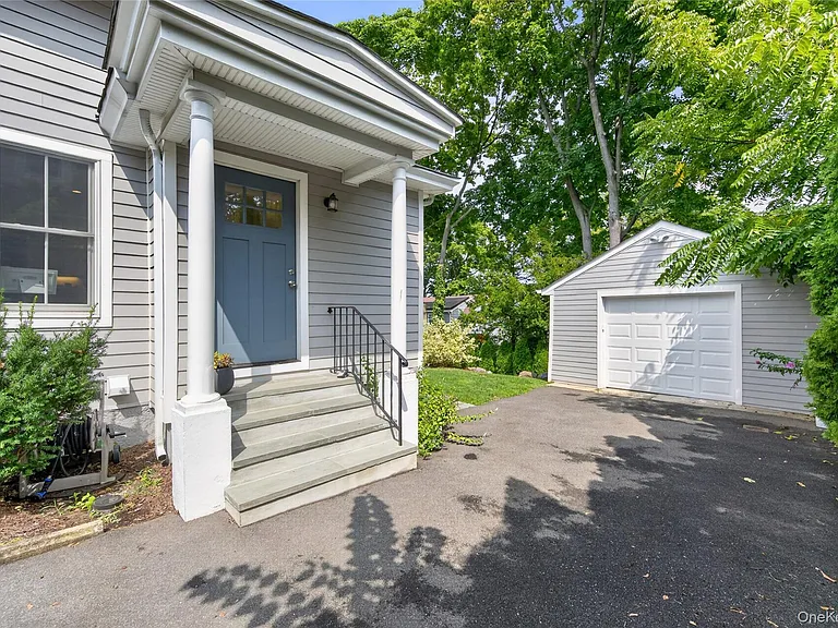 15 Bayview Ave — Photo 23