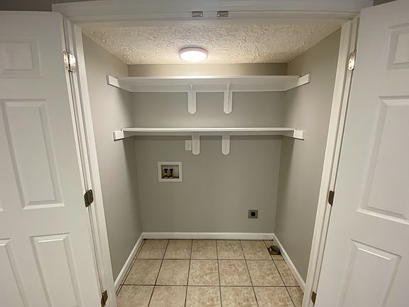 4th image of 3636 Starview Way