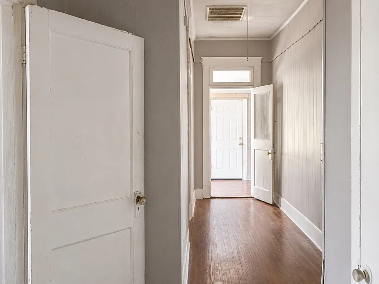1513 Washington St — Photo 4