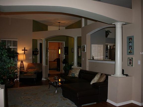 5th image of 2221 Green Oaks Ln
