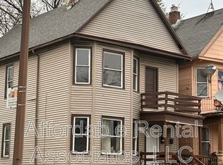 1916A W Rogers St, Milwaukee, WI 53204
