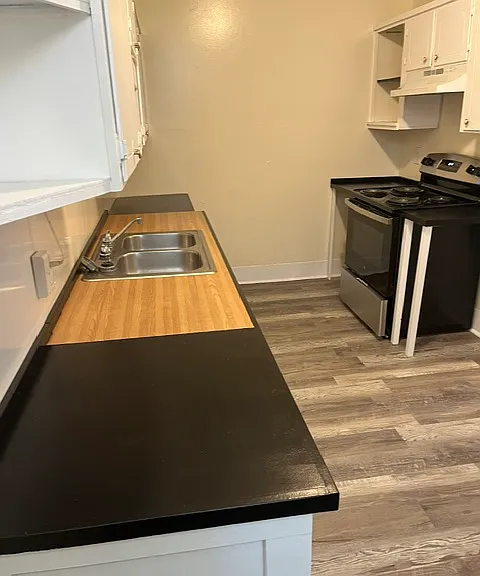 2160 Thompson Ave SE — Photo 3