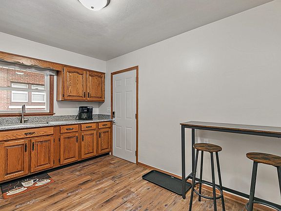 4th image of 1912 E State St #1914
