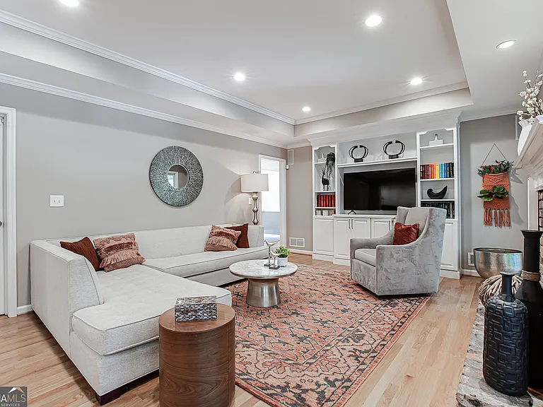 485 Riverside Pkwy — Photo 21