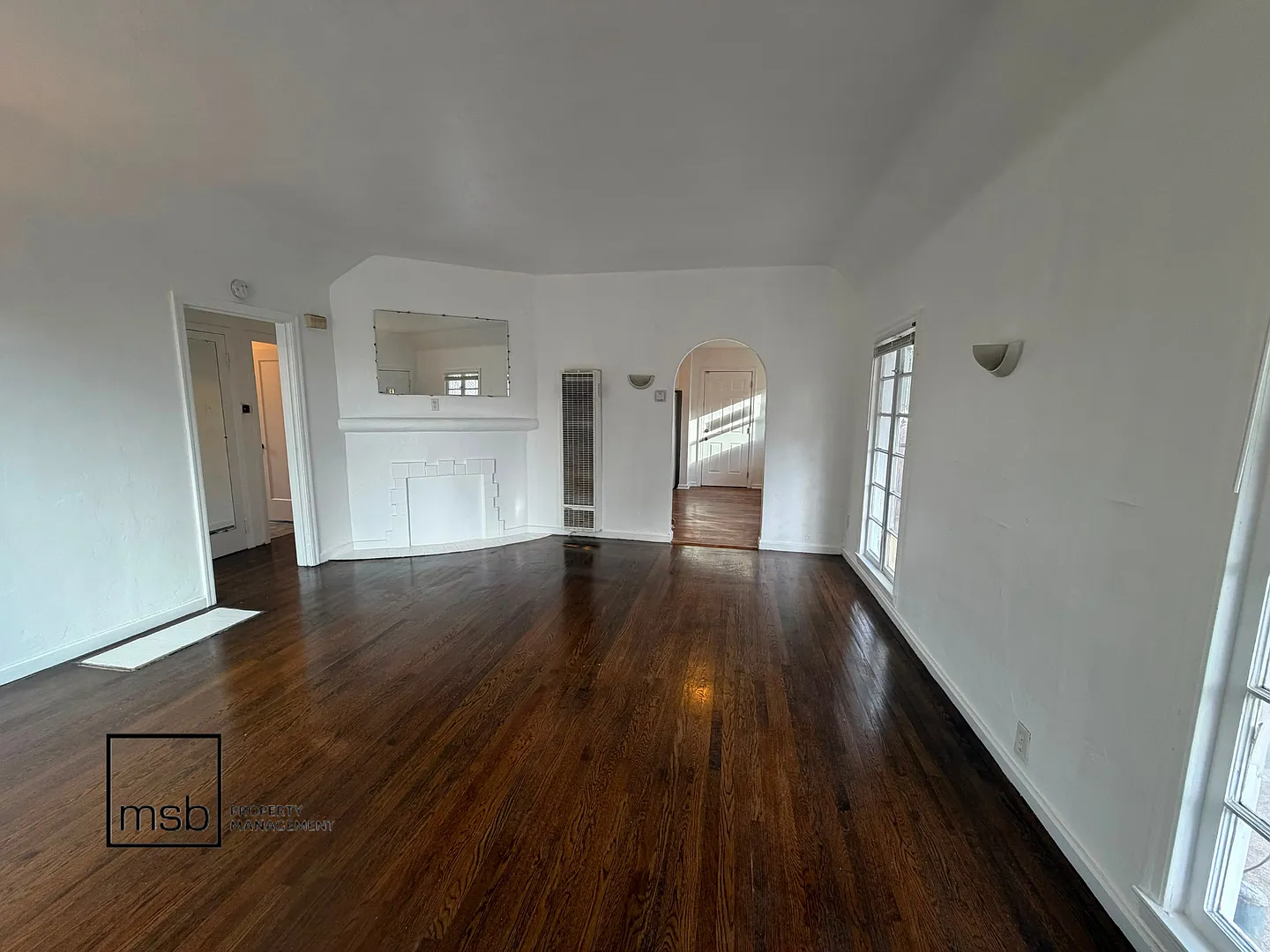 Lovely Cottage Style Home For Rent — Photo 2