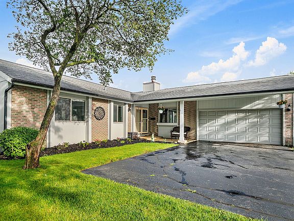 2nd image of 615 Lakeview Ct