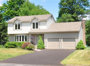 10 Somerset Dr, Windsor, CT 06095