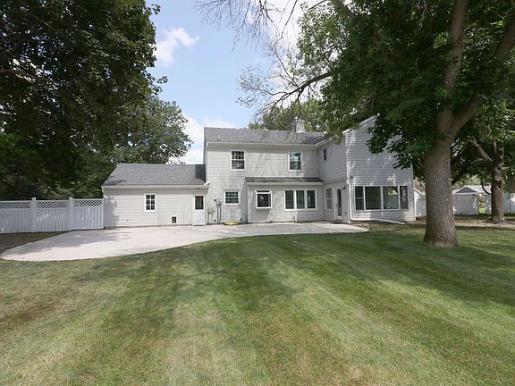 5th image of 1725 1st Ave E