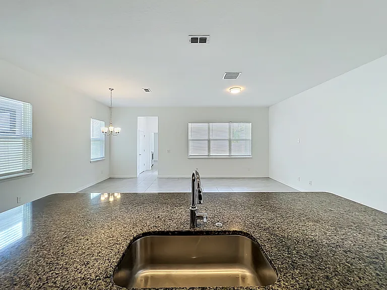 16007 Micelli Dr — Photo 20