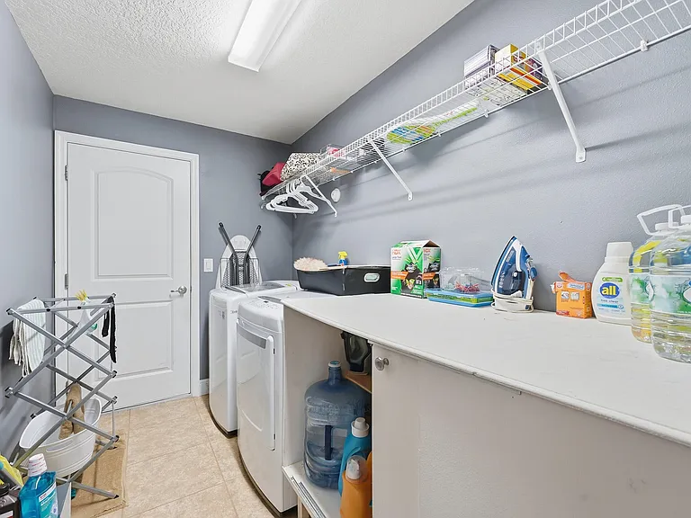 5923 NW Brianna Ct — Photo 8