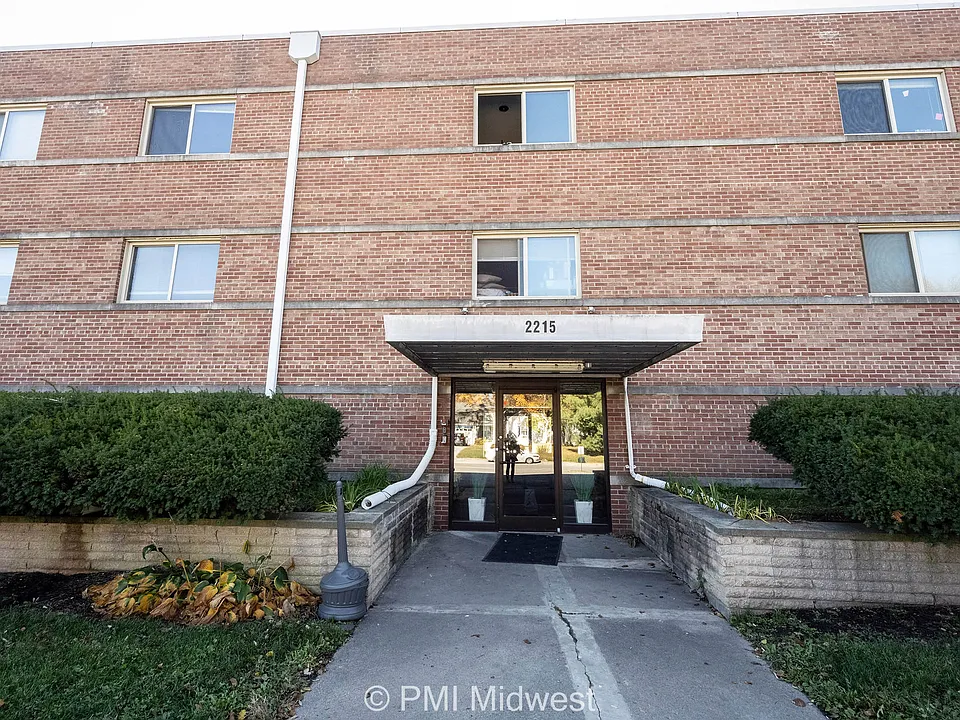 Glenstone Apartments