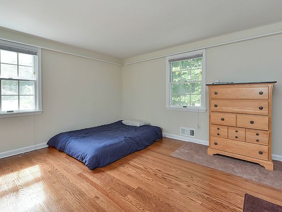 2nd image of 210 Roseland Ave