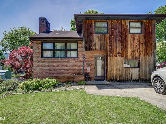 3rd image of 690 Sherman Pl