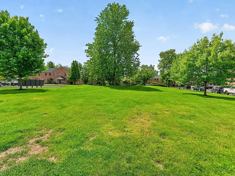 6477 Brookedge Ct — Photo 41