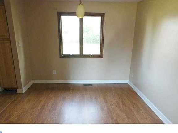 5th image of 308 Tenby Chase Dr