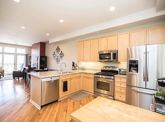 3rd image of 2251 W Saint Paul Ave APT 3B