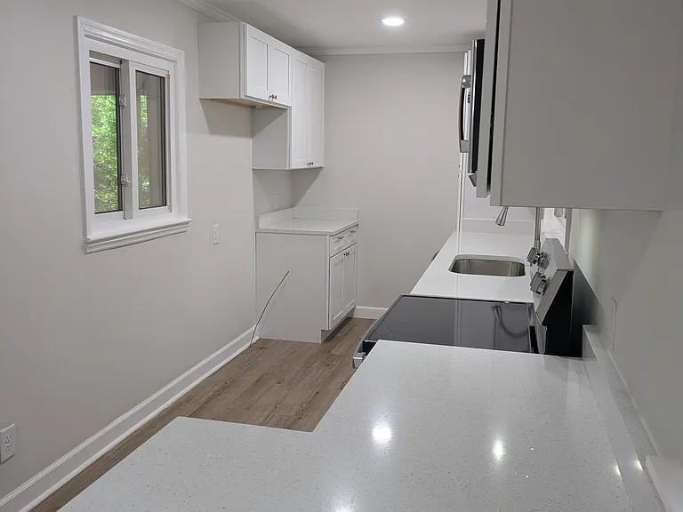 1002 Hemlock Dr — Photo 6