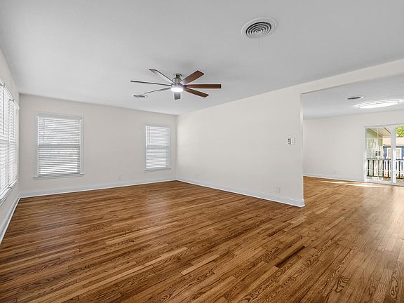 5th image of 307 N Black St