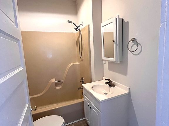 5th image of 113 E 13th St