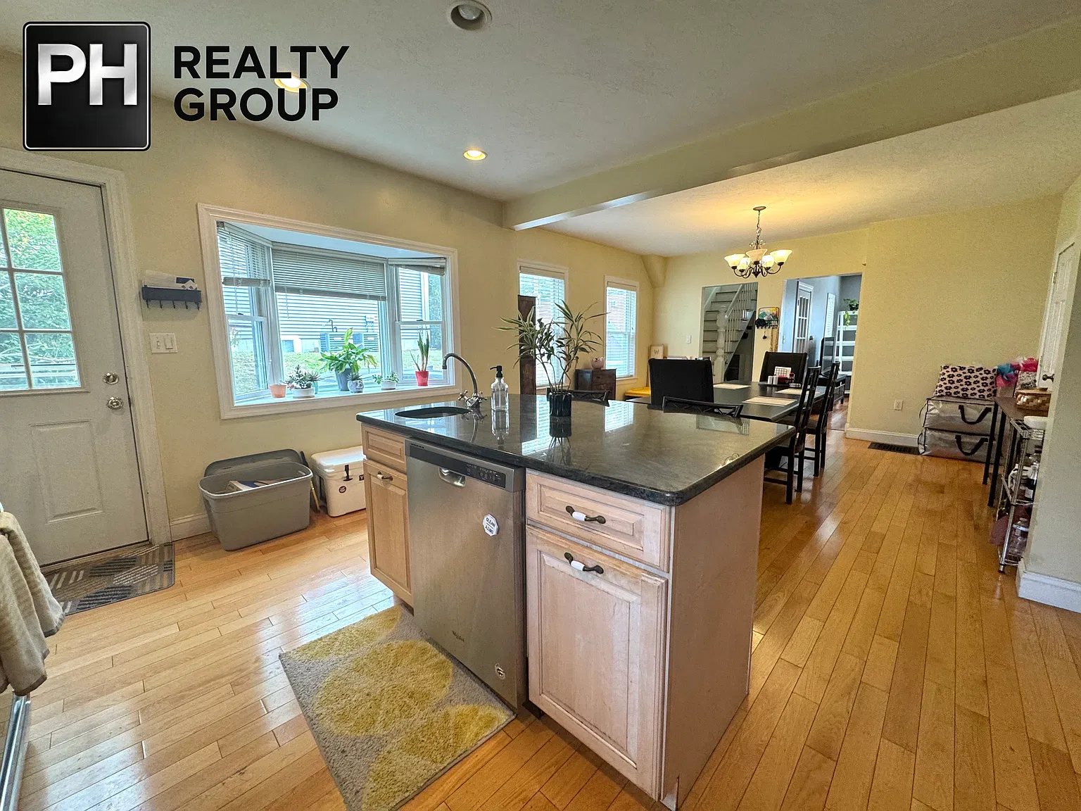 2 bed, 1800 sqft, $3,200 — Photo 4