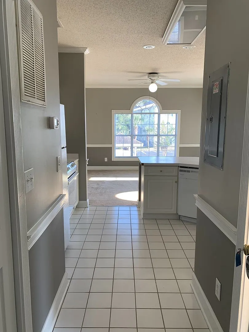 1 Bedroom Condo in Magnolia place — Photo 4