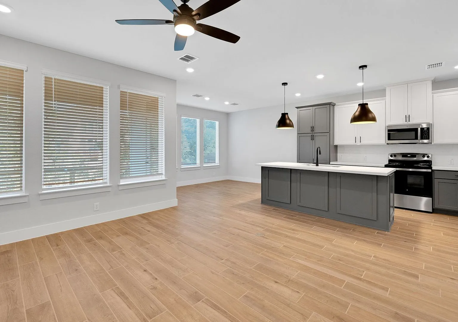 Coming Soon! Beautiful Townhome! The Venice Floor-Plan 2 Weeks Free Rent! — Photo 3