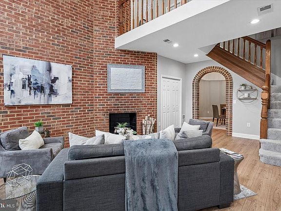 5th image of 817 4th St NE