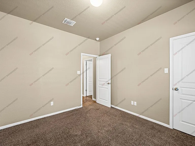 5607 Blackstone Dr — Photo 7