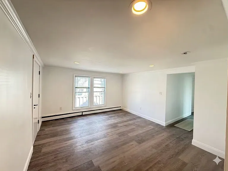 610 Laurelton Blvd #3 — Photo 7