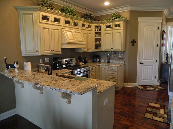 2nd image of 1412 Suffield Ct