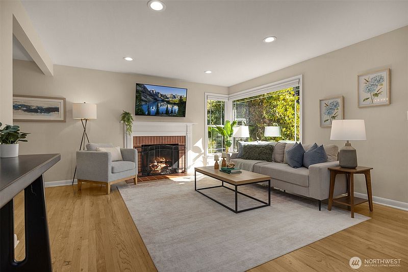 3rd image of 8039 40th Avenue NE