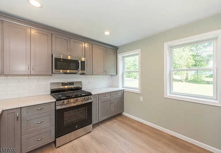 77 River Rd — Photo 3