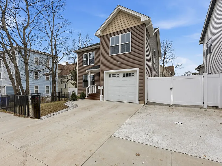 14 Crane St — Photo 2