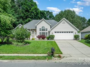6421 Goldenblush Cir, Charlotte, NC 28269