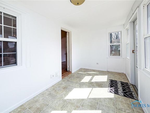 4th image of 21265 W Toledo St