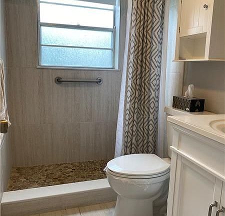 4th image of 273 Markham M #273