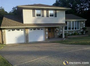 600 Oakfield Ln, Philadelphia, PA 19115