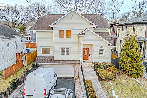 47 Columbus Dr Photo 1