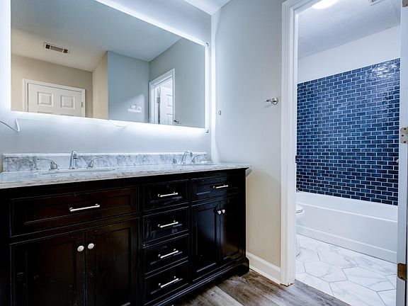 4th image of 2107 Pine Heights Dr NE #2701