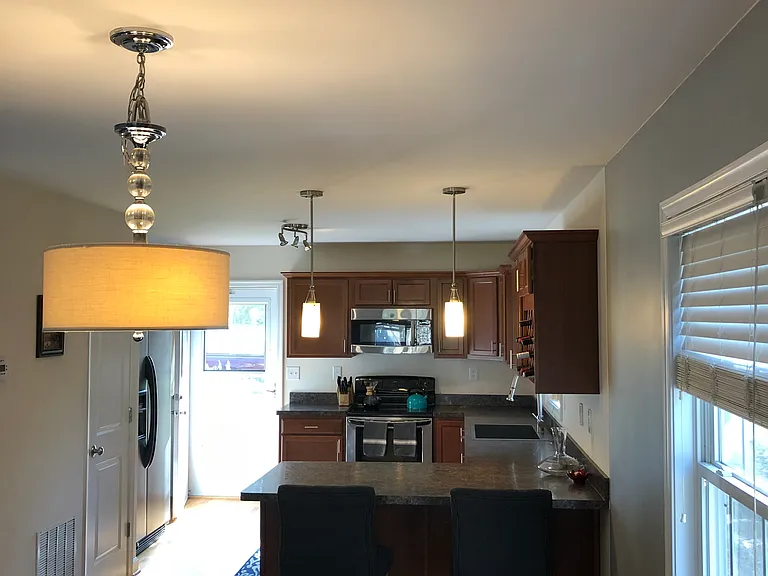 130 Roys Pl — Photo 8