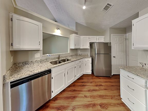 4th image of 3828 Windmill Cir