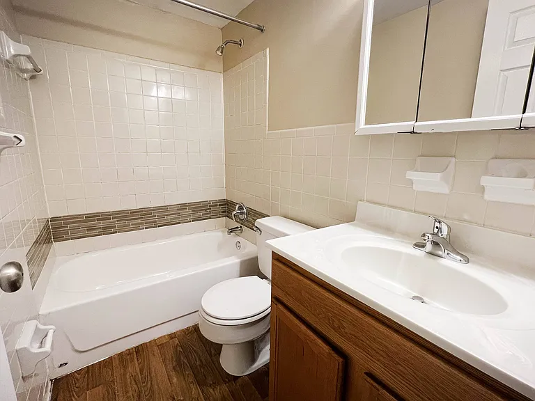 Sharondale Woods Apartments — Photo 73