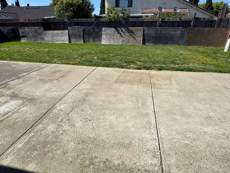 144 Brophy St — Photo 27