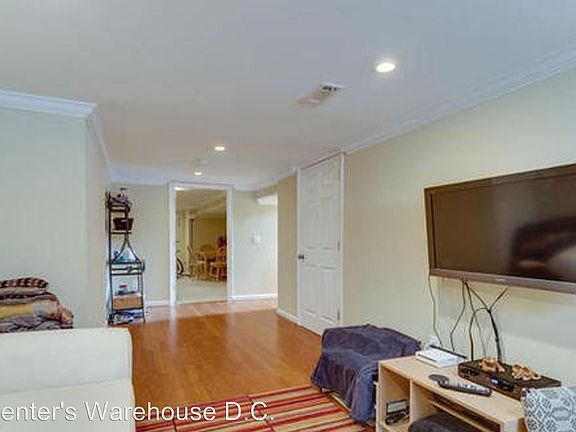 5th image of 5906 Arlington Blvd
