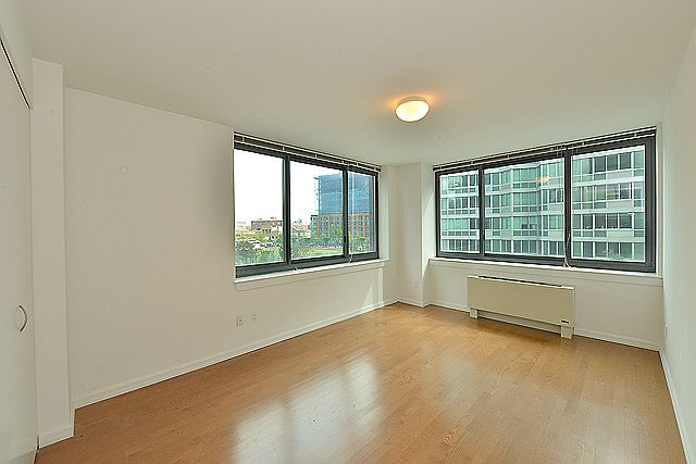 1st image of 4720 Center Blvd APT 317