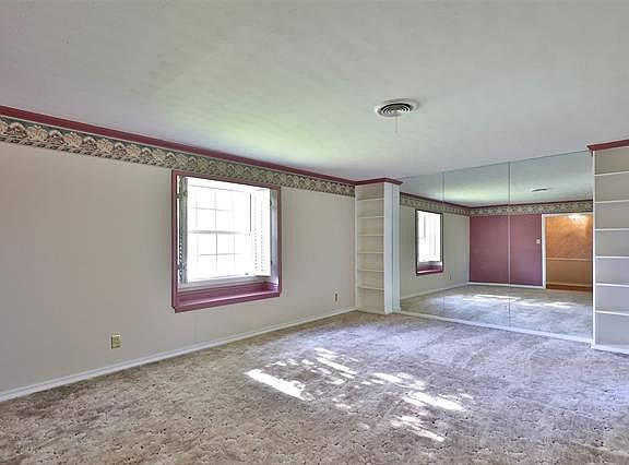 3rd image of 2301 Brentwood Dr