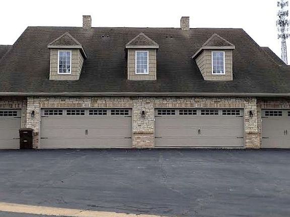 2nd image of 617 Queens Ct #617